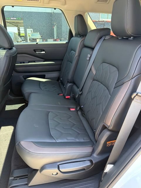 New 2026 Nissan Pathfinder Platinum w/ Cargo Package AWD/4WD image 13