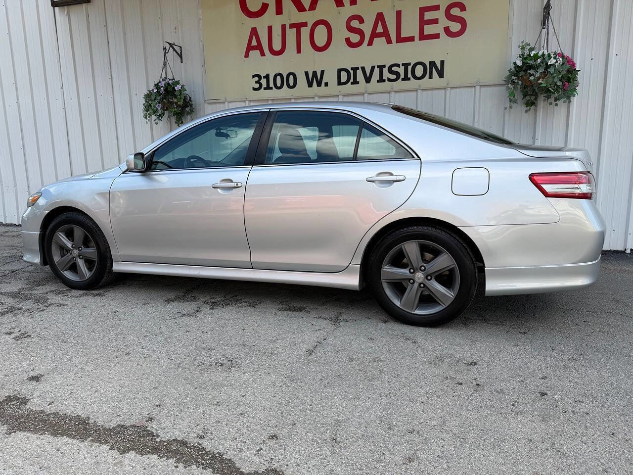 Used 2010 Toyota Camry SE FWD image 9
