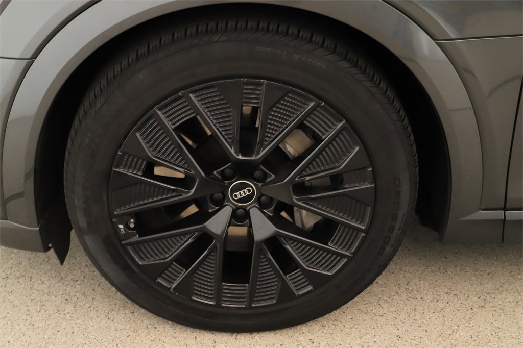 Certified 2024 Audi Q8 e-tron Prestige image 33