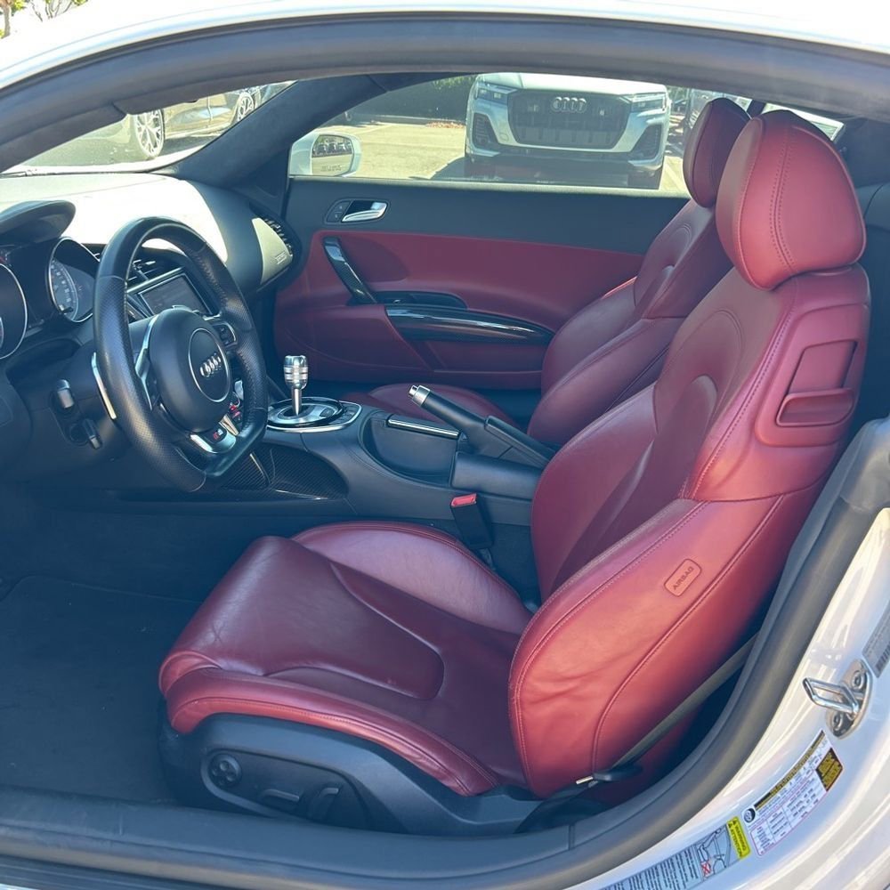 Used 2015 Audi R8 V8 w/ Extended Leather Package AWD/4WD image 8