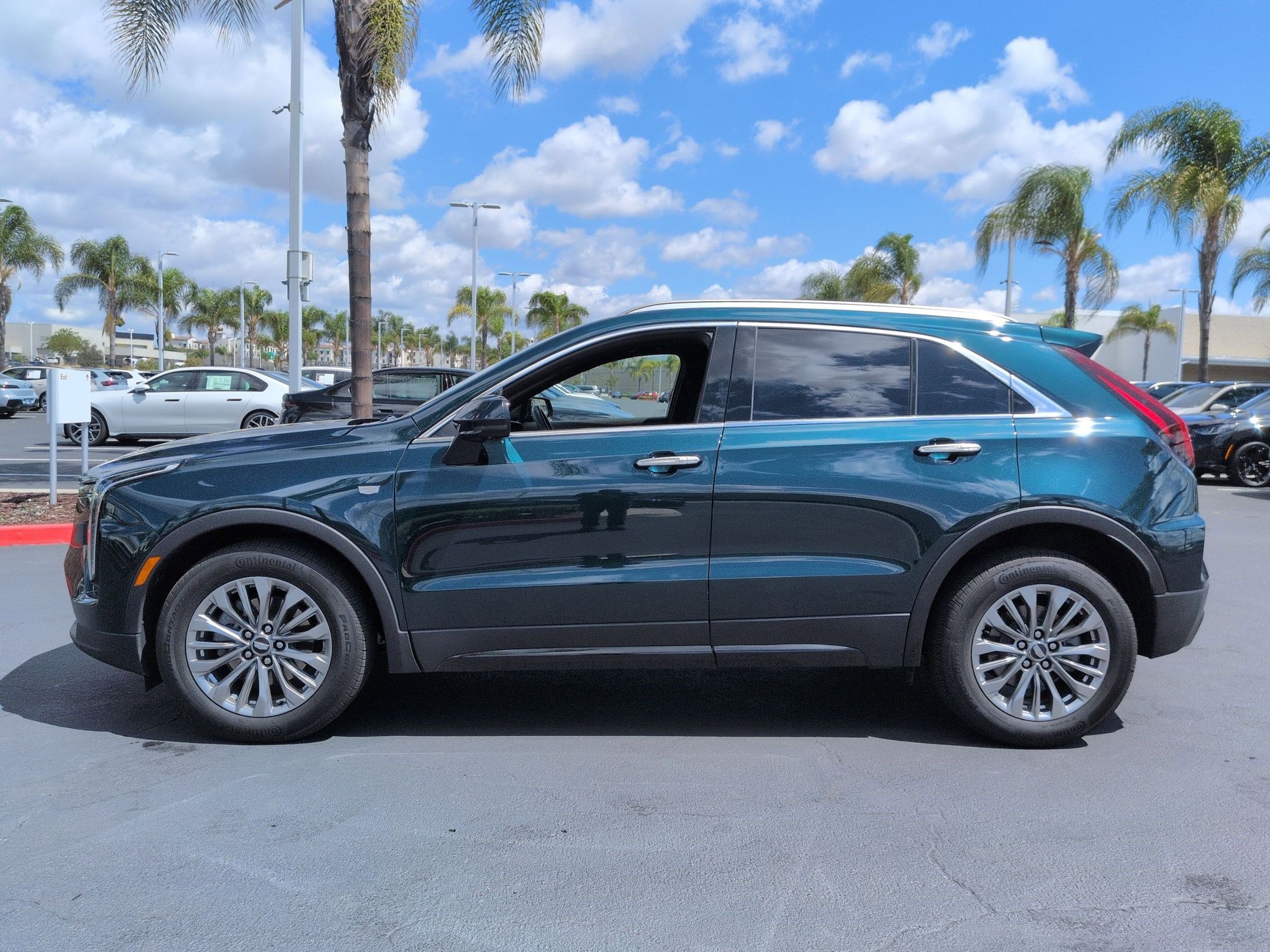 Used 2025 Cadillac XT4 Premium Luxury w/ Technology Package image 7