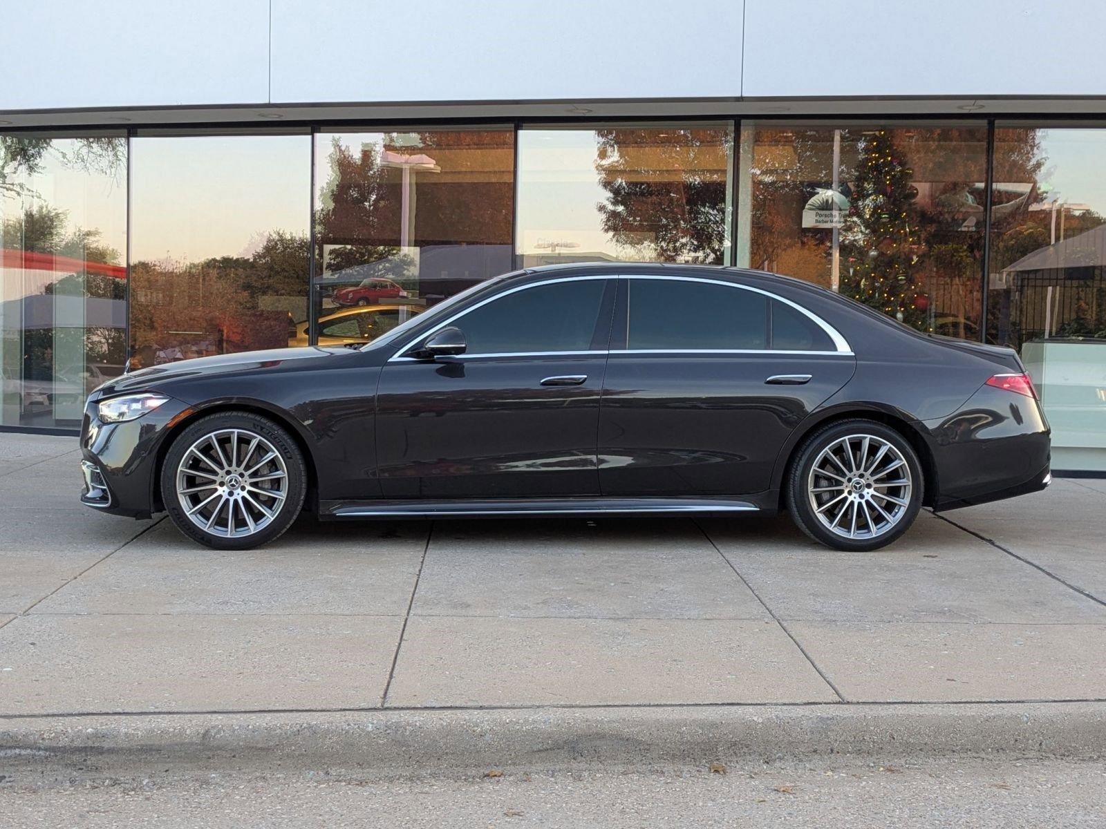 Used 2022 Mercedes-Benz S 500 4MATIC image 2
