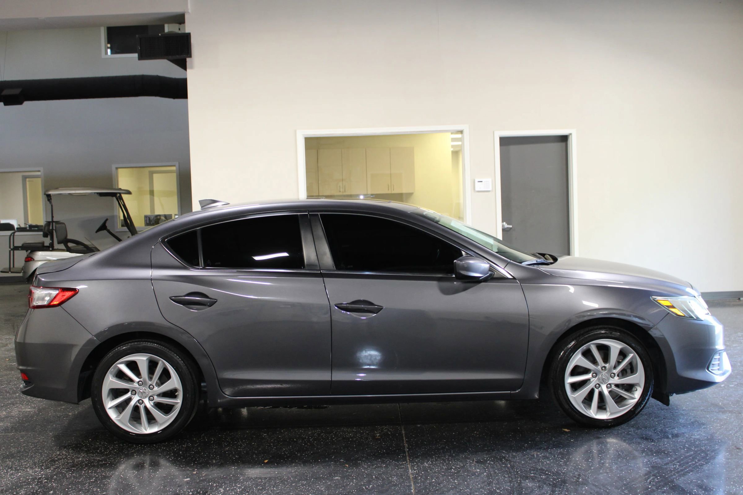 Used 2017 Acura ILX FWD image 2