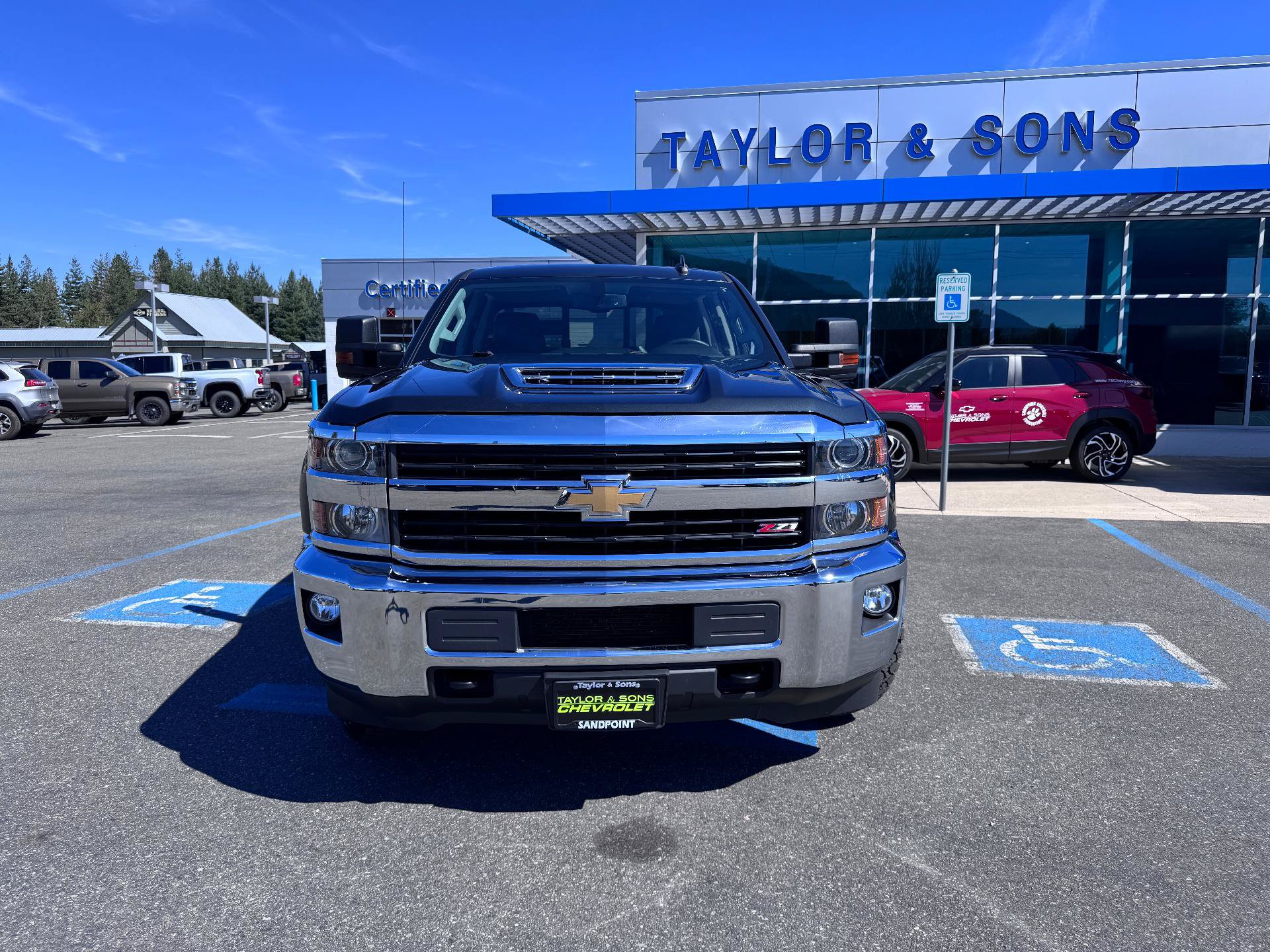 Used 2017 Chevrolet Silverado 2500 LT w/ LT Convenience Package AWD/4WD image 2
