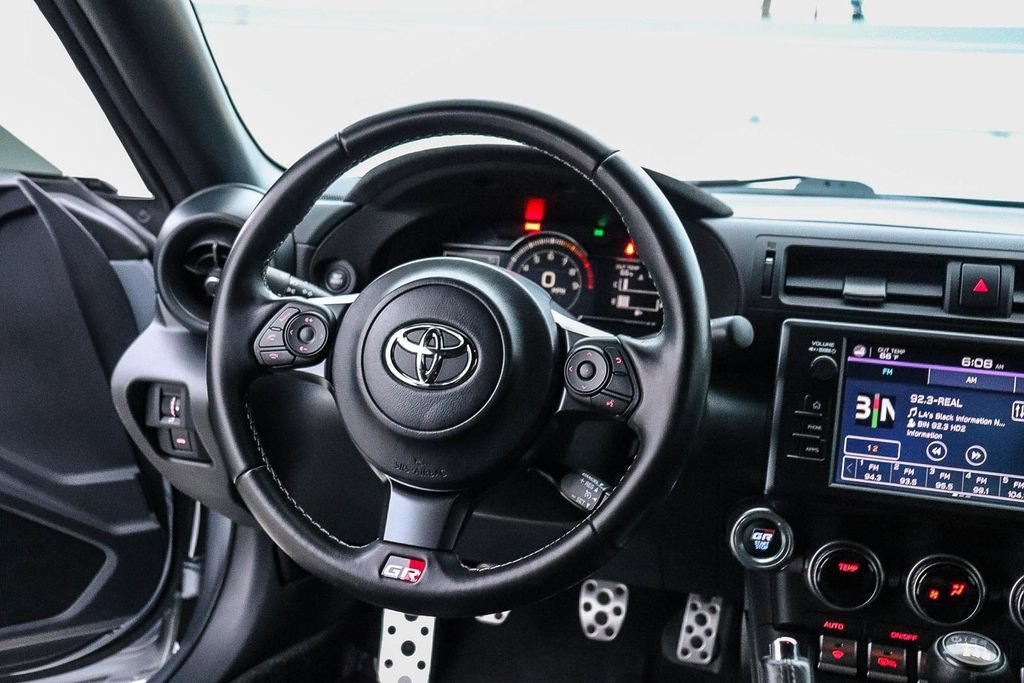 Used 2022 Toyota GR86 Premium w/ ALL Weather Mat Package (TMS) RWD image 18