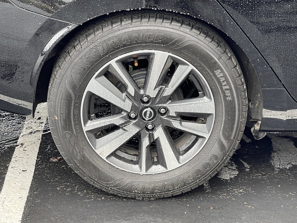 Used 2024 Nissan Versa SV image 9