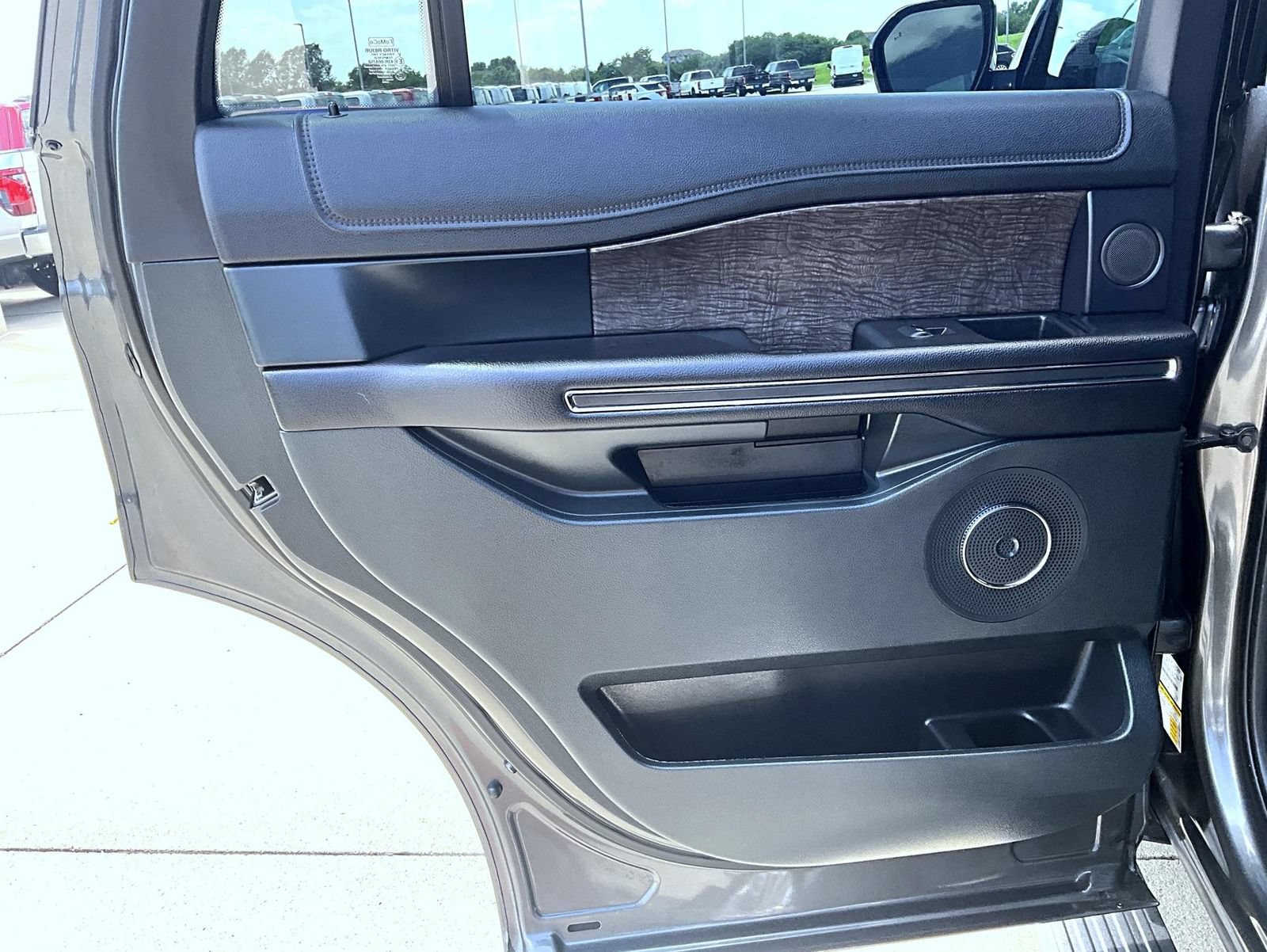 Used 2020 Ford Expedition Limited AWD/4WD image 23