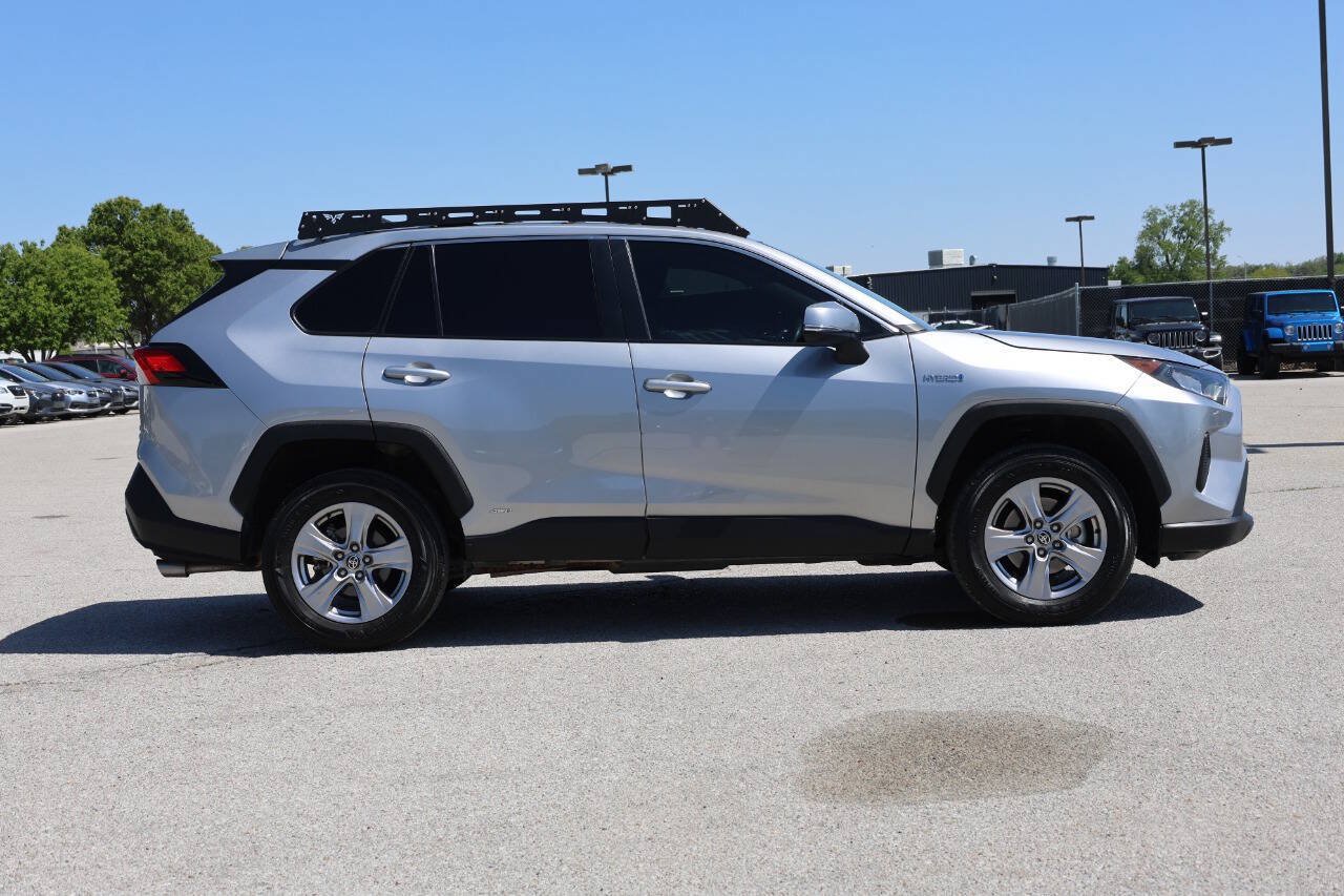Used 2021 Toyota RAV4 LE AWD/4WD image 7