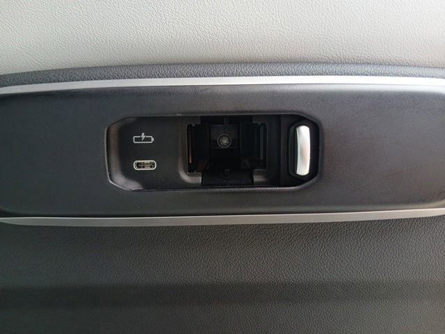 Certified 2025 BMW X5 sDrive40i w/ Climate Comfort Package RWD image 14
