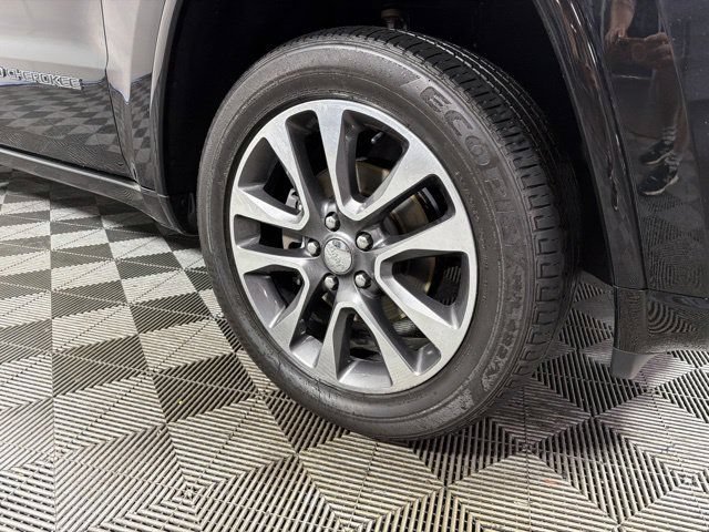 Certified 2017 Jeep Grand Cherokee Overland AWD/4WD image 15