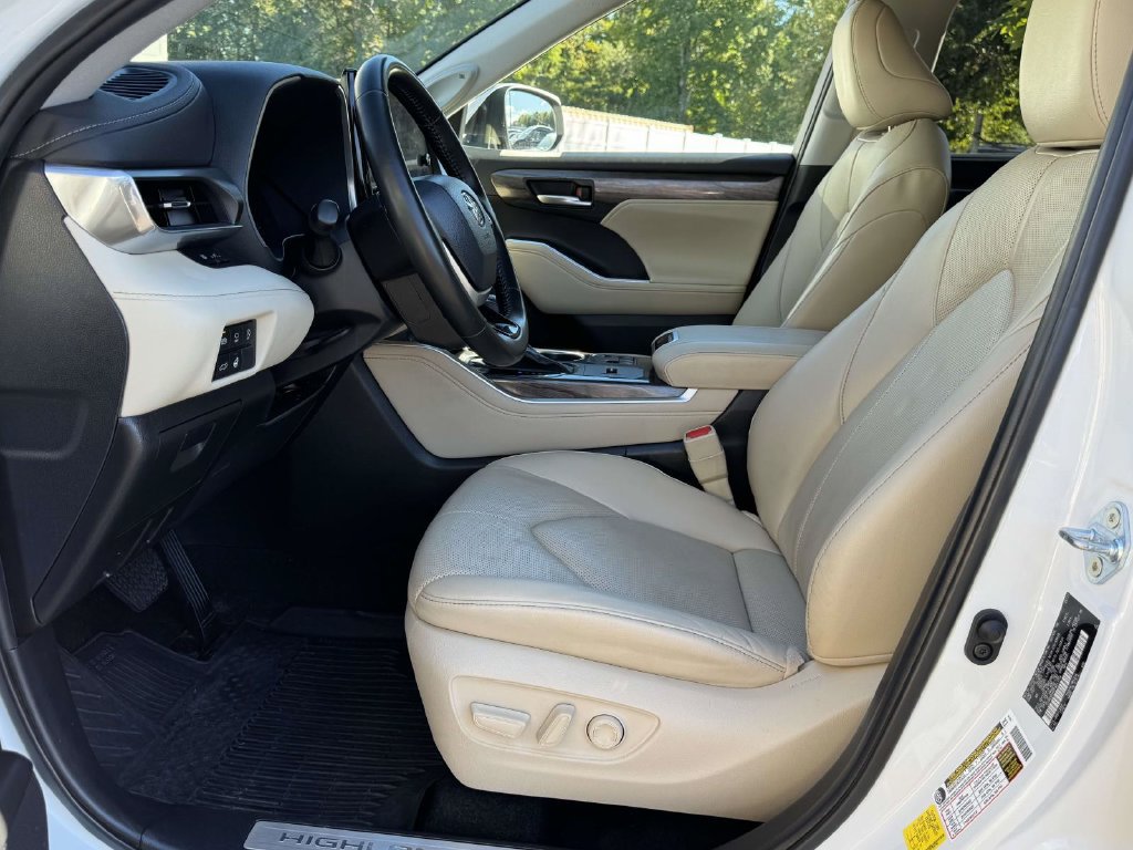 Used 2023 Toyota Highlander Limited FWD image 21