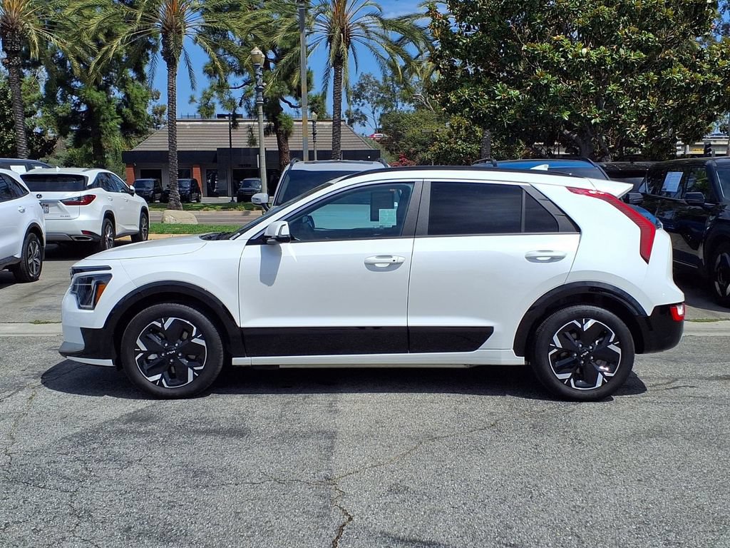 Certified 2024 Kia Niro Wind FWD image 3