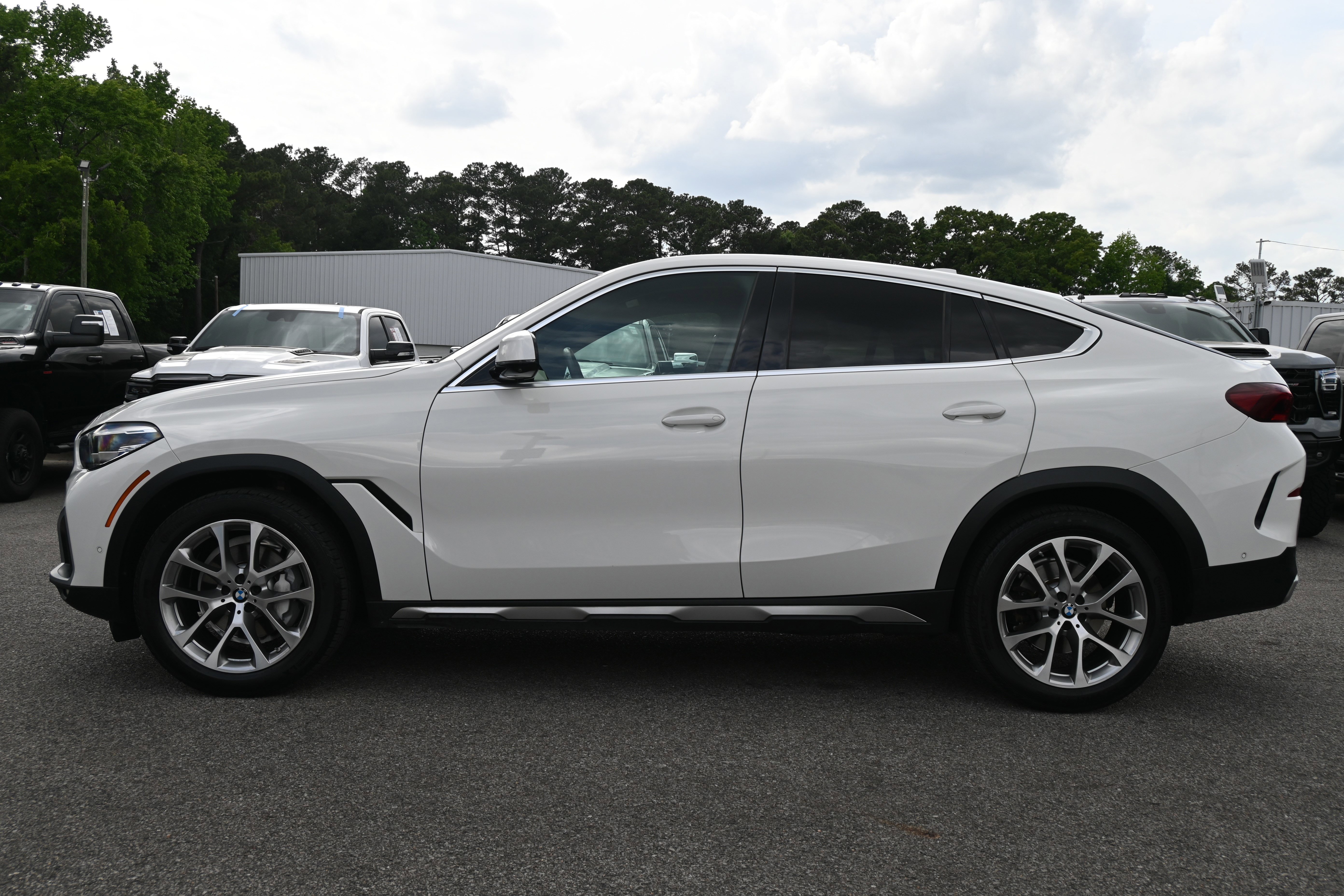 Used 2021 BMW X6 xDrive40i w/ Premium Package 2 AWD/4WD image 9