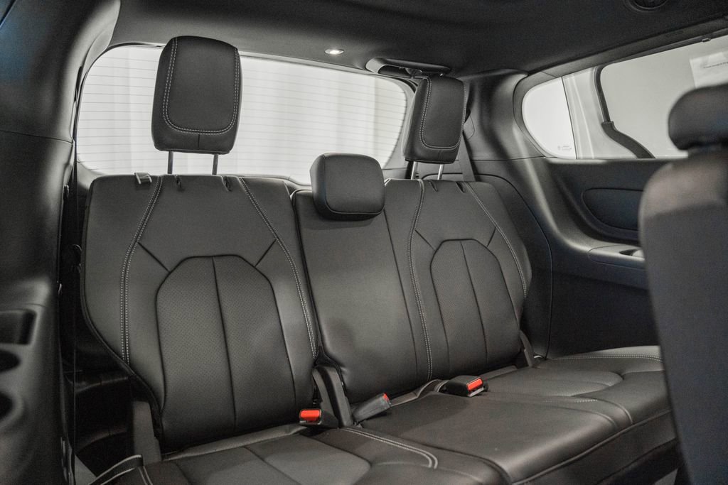 New 2026 Chrysler Pacifica Select image 22