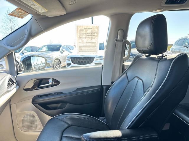 Used 2023 Chrysler Pacifica Limited image 24