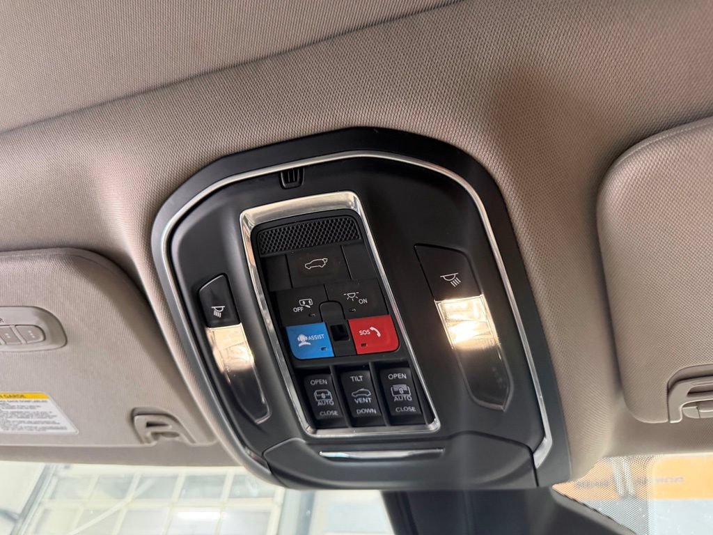 Used 2024 Jeep Wagoneer L Series III w/ Premium Group I AWD/4WD image 21