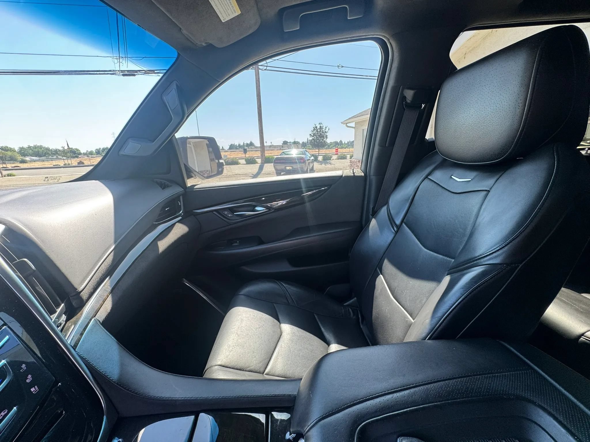 Used 2019 Cadillac Escalade Platinum w/ Escalade Sport Edition AWD/4WD image 16