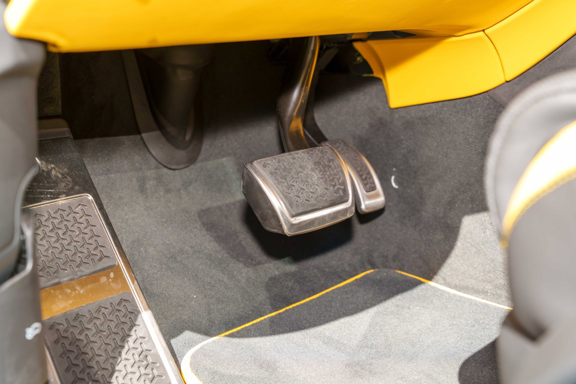 Used 2025 Lamborghini Urus SE image 71