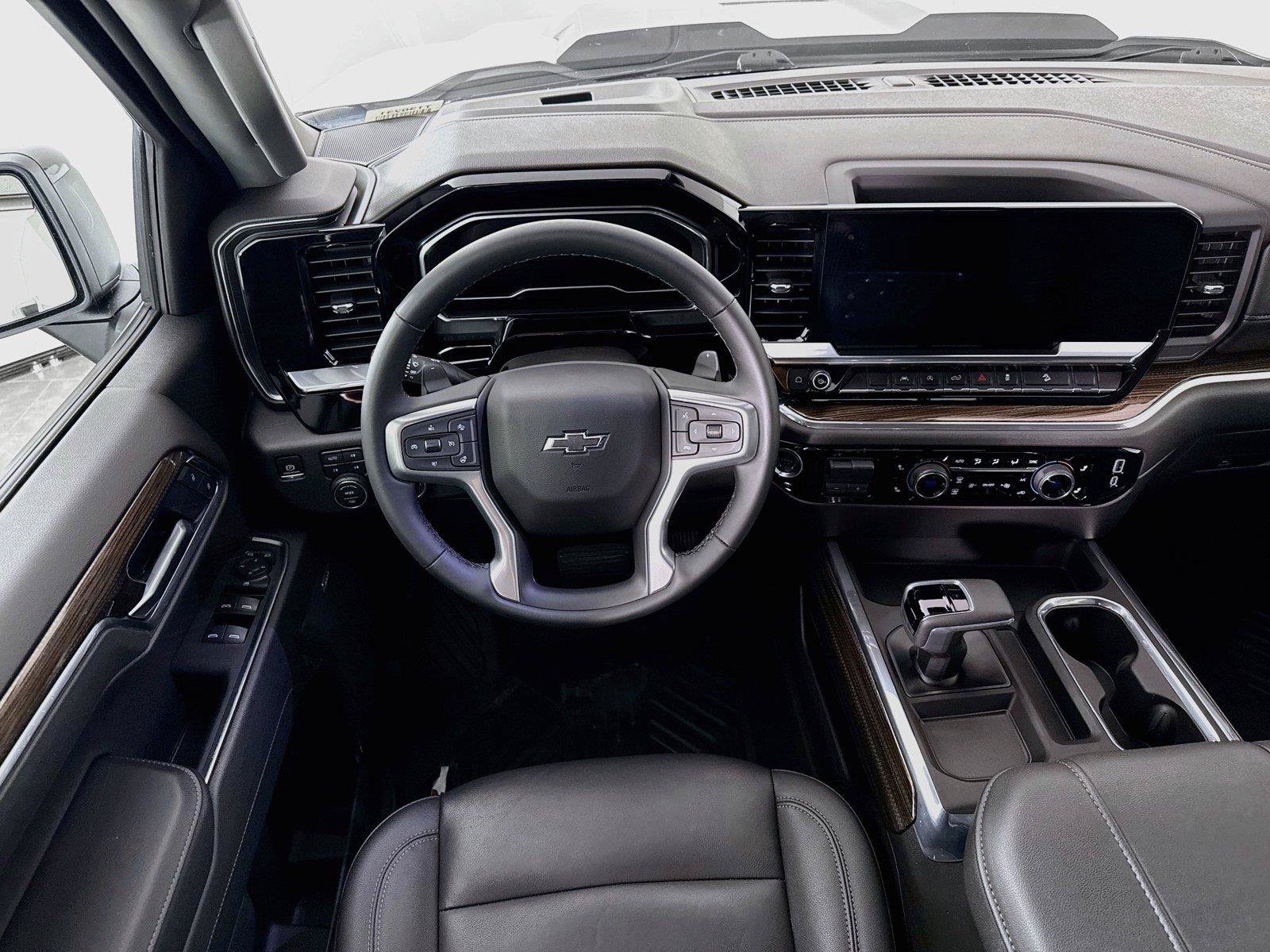 Used 2025 Chevrolet Silverado 1500 LT Trail Boss w/ Convenience Package II AWD/4WD image 32
