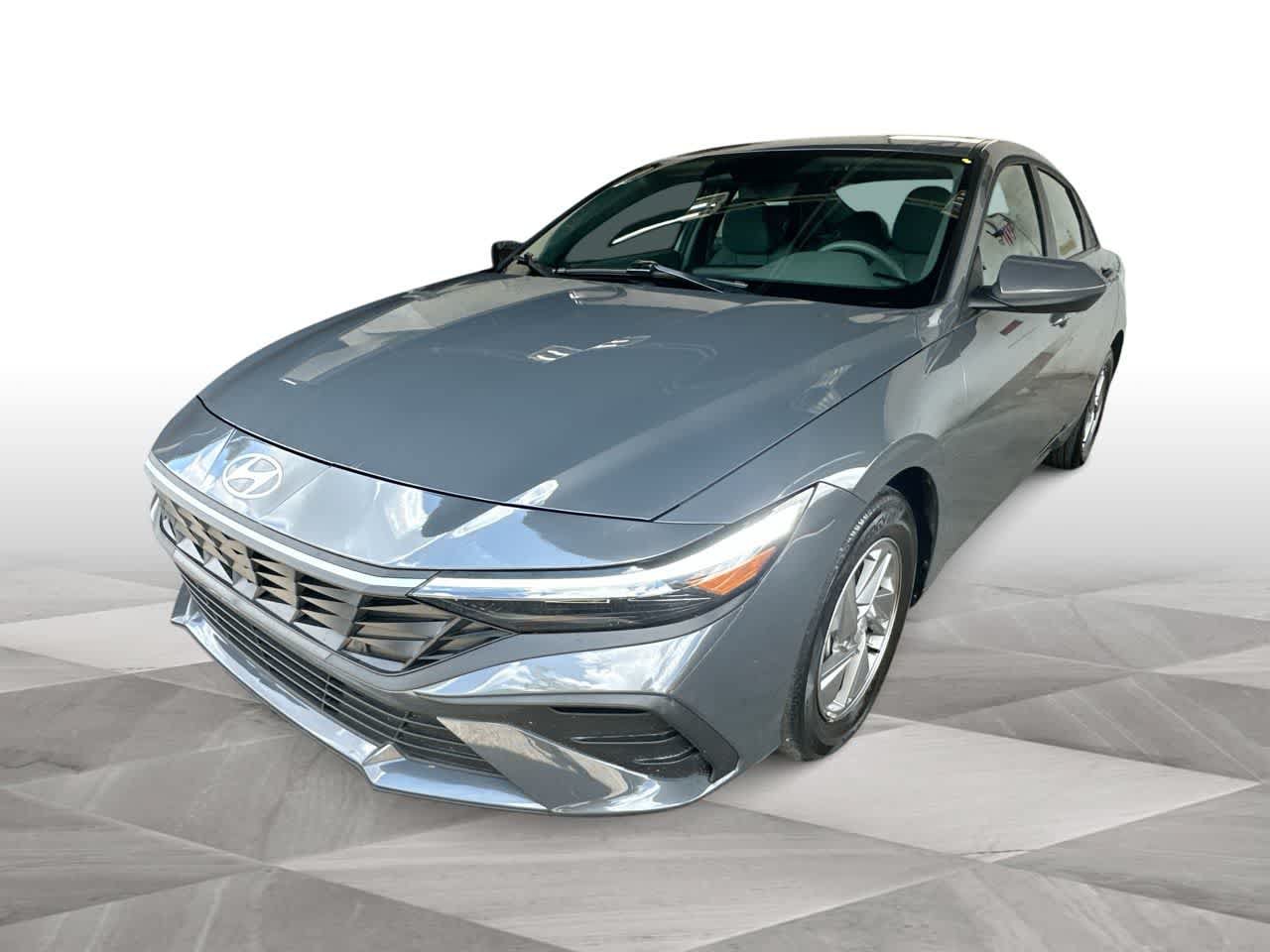 Used 2025 Hyundai Elantra SE FWD image 4
