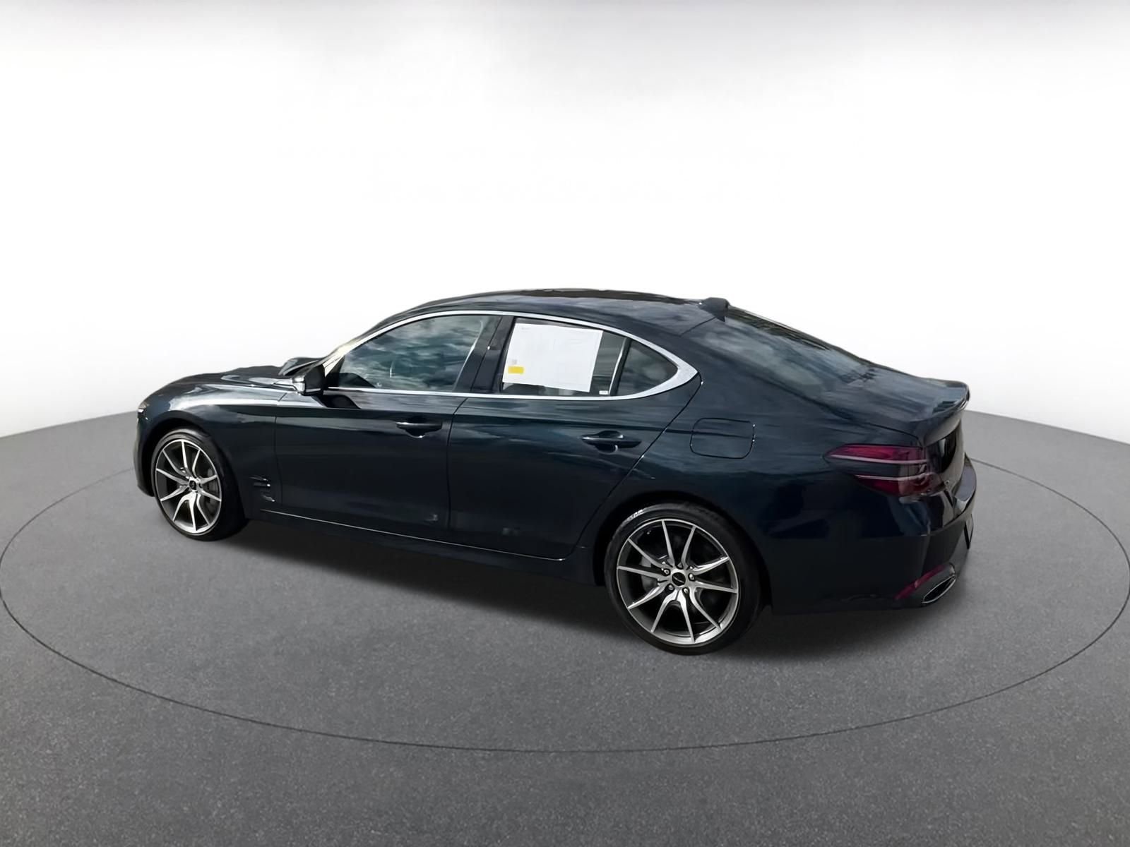 Used 2025 Genesis G70 2.5T image 10