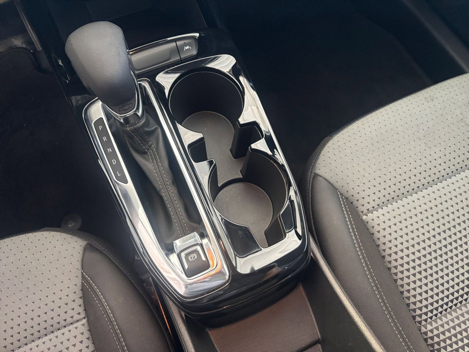 Used 2025 Chevrolet Trax LT w/ LT Convenience Package FWD image 41