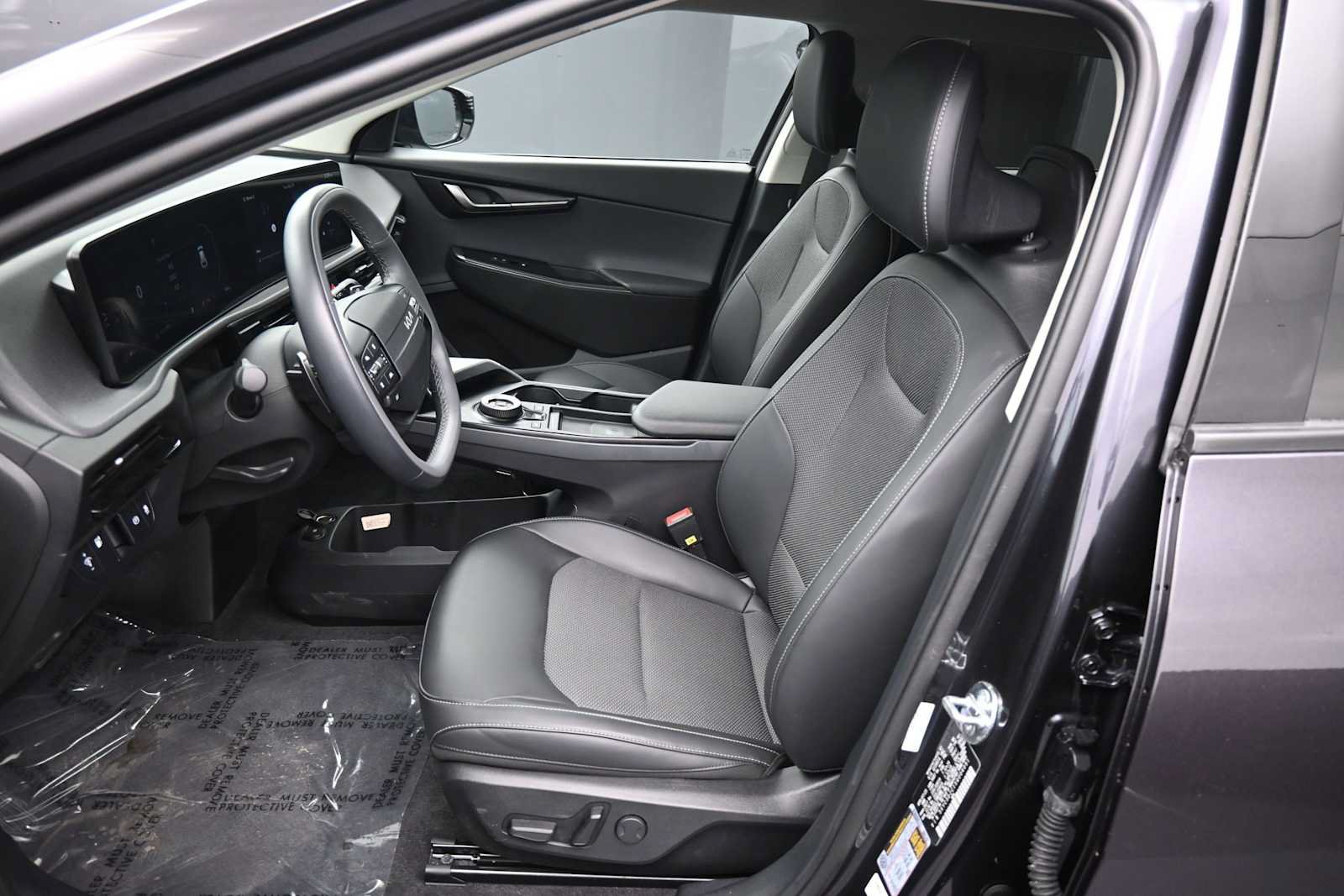 Certified 2025 Kia EV6 Light w/ Light LR Technology Package AWD/4WD image 19