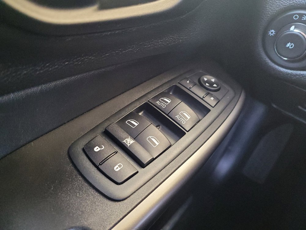 Used 2020 Jeep Cherokee Limited AWD/4WD image 27