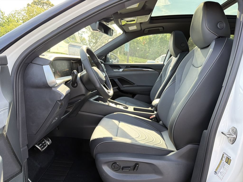 New 2026 Volkswagen Tiguan SE R-Line FWD image 11