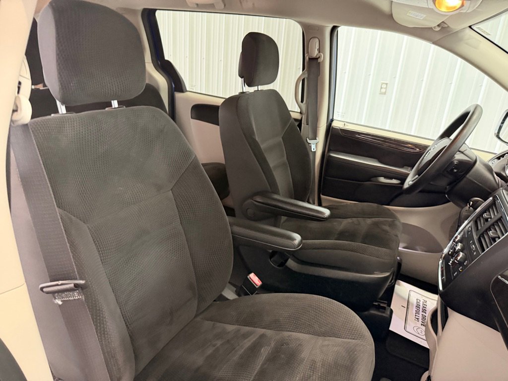 Used 2018 Dodge Grand Caravan SE w/ UConnect Hands-Free Group image 19
