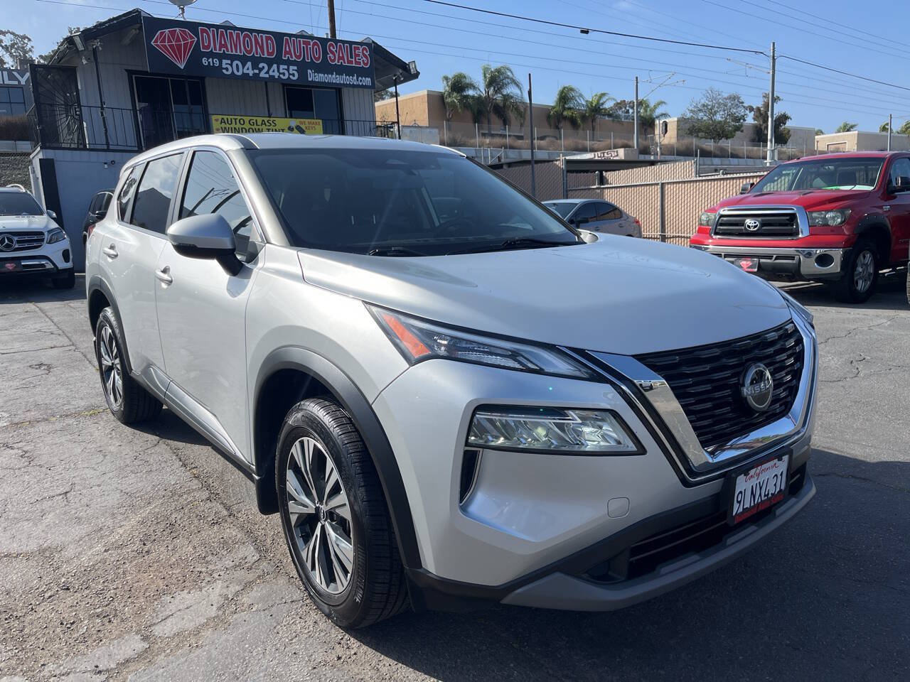 Used 2023 Nissan Rogue SV FWD image 4
