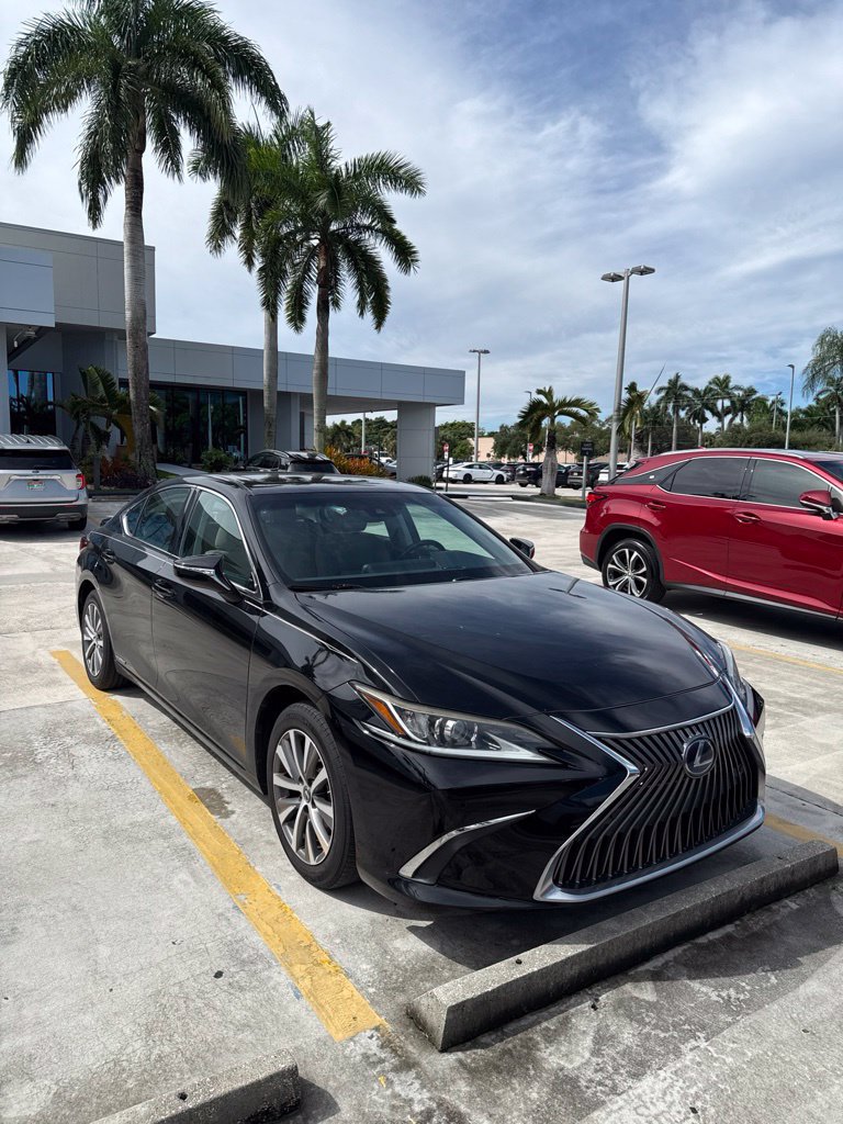 Used 2020 Lexus ES 300h w/ Premium Package FWD image 1