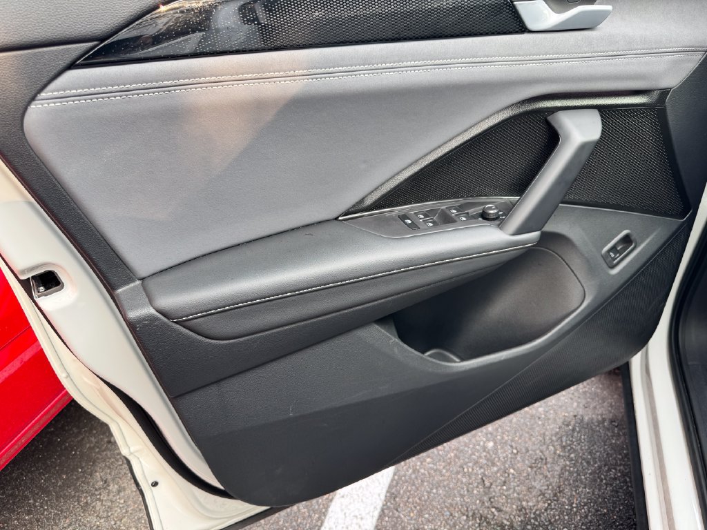 Used 2026 Volkswagen Tiguan SE w/ Panoramic Sunroof Package AWD/4WD image 12