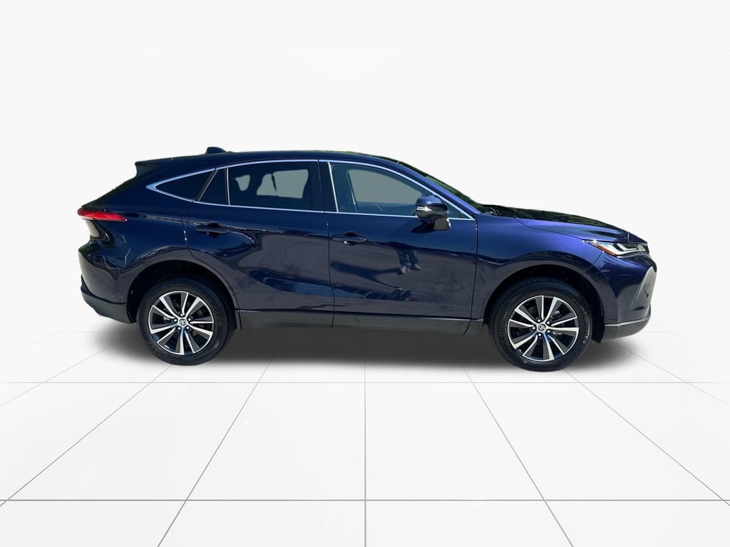 Used 2024 Toyota Venza LE AWD/4WD image 9