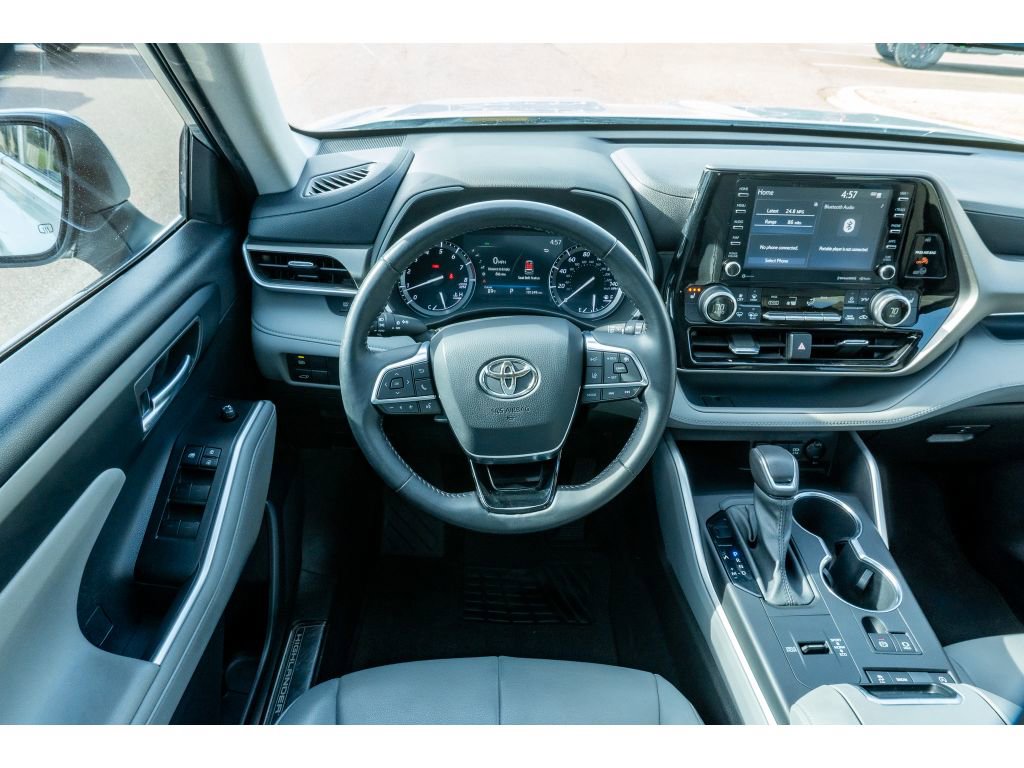 Used 2020 Toyota Highlander XLE FWD image 23
