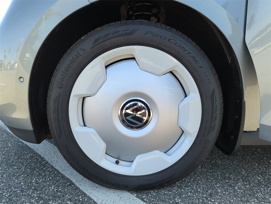 New 2025 Volkswagen ID. Buzz 1st Edition image 42