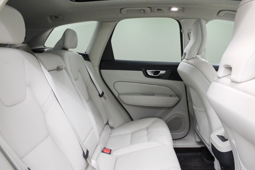 Used 2024 Volvo XC60 B5 Core w/ Protection Package Premier AWD/4WD image 26