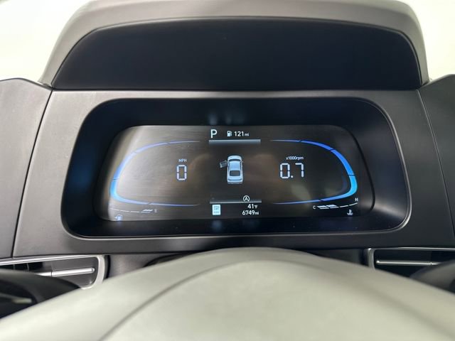 Certified 2025 Hyundai Elantra SE w/ Cargo Package image 17