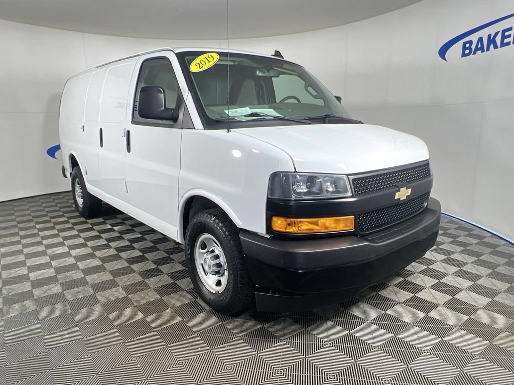 Used 2019 Chevrolet Express 2500 RWD image 2