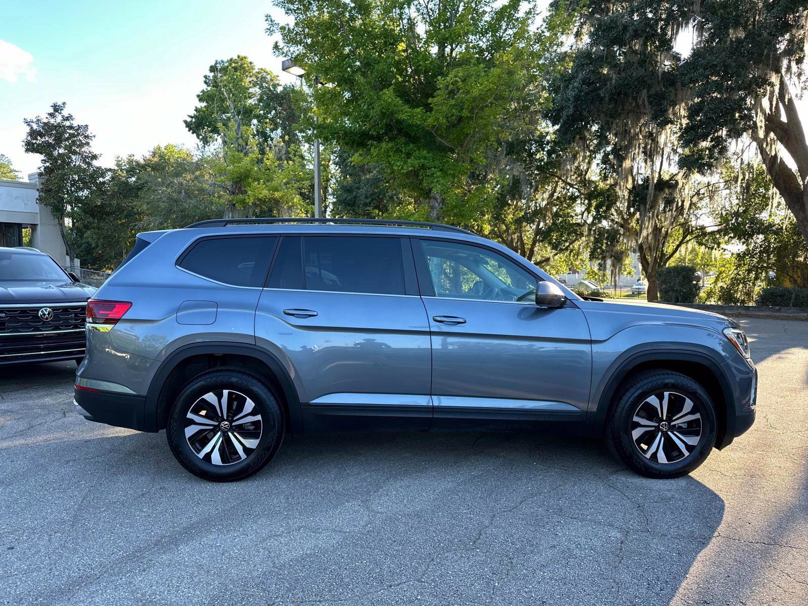 Certified 2025 Volkswagen Atlas SE image 2