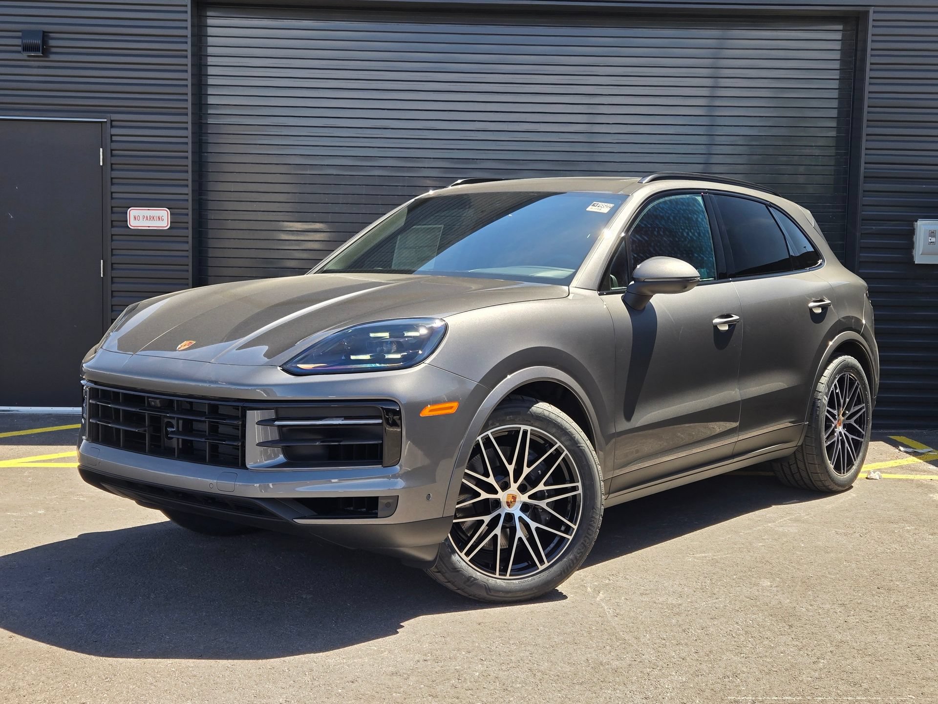 Certified 2025 Porsche Cayenne AWD/4WD image 1