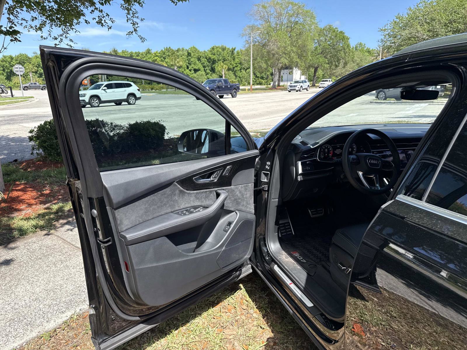 Used 2023 Audi SQ7 Prestige w/ Prestige Package AWD/4WD image 19