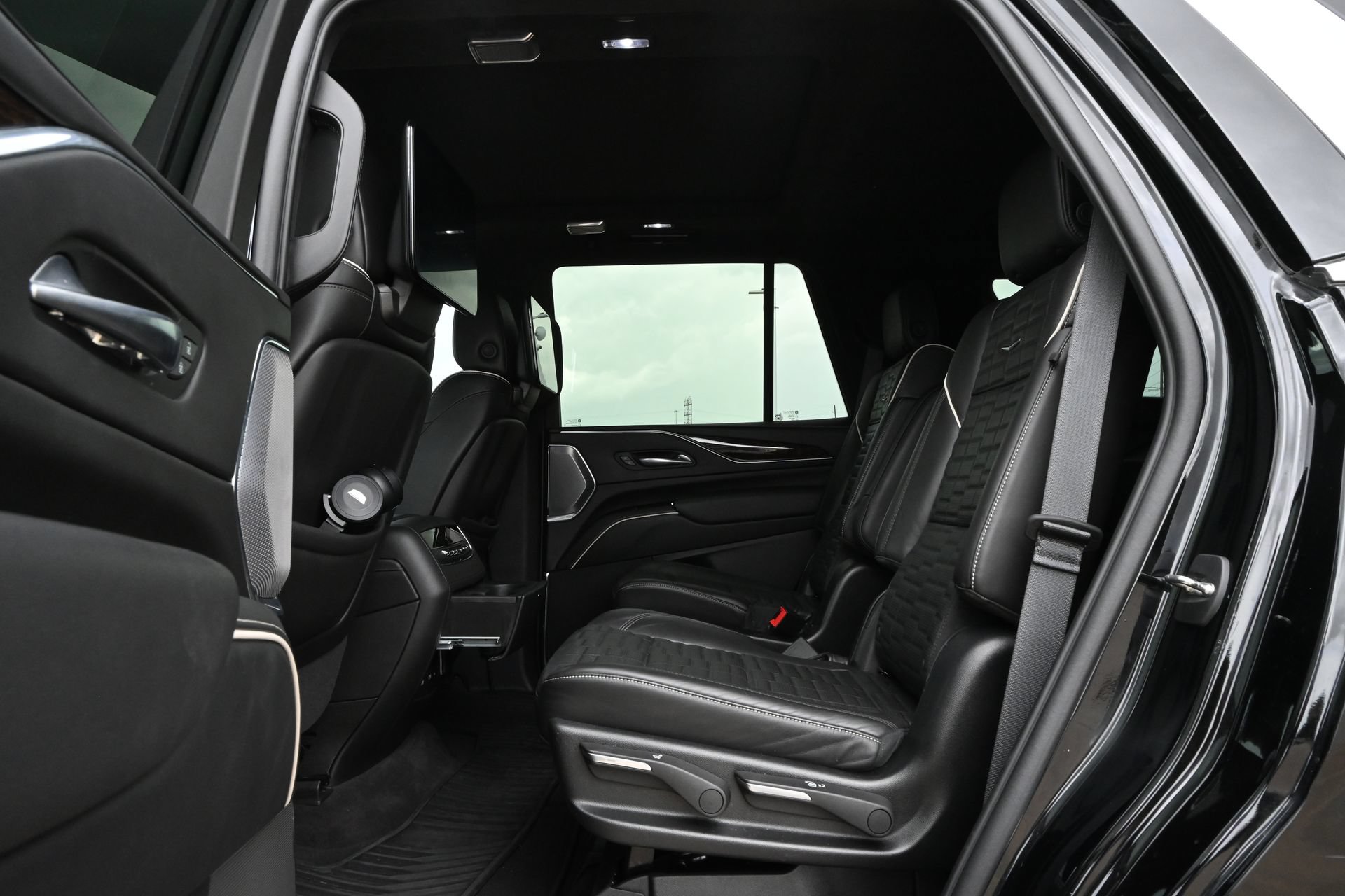 Certified 2023 Cadillac Escalade Premium Luxury Platinum AWD/4WD image 18
