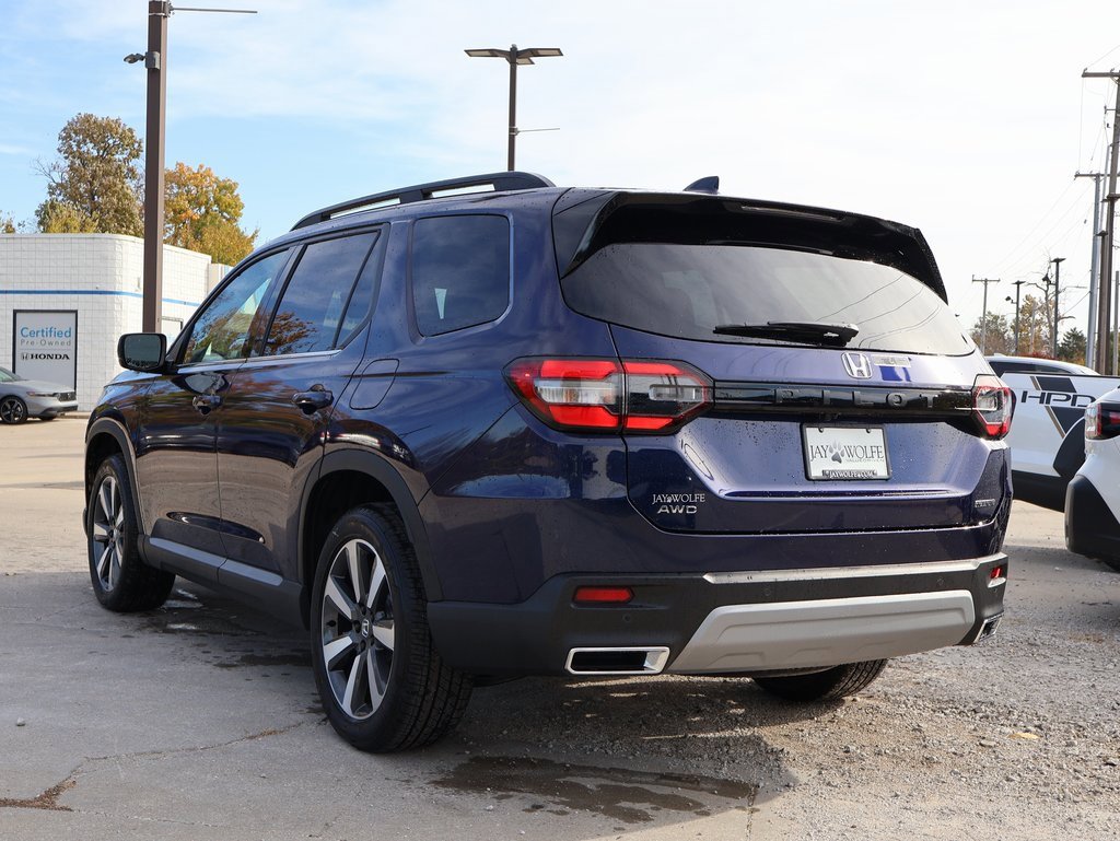 New 2025 Honda Pilot Touring image 4