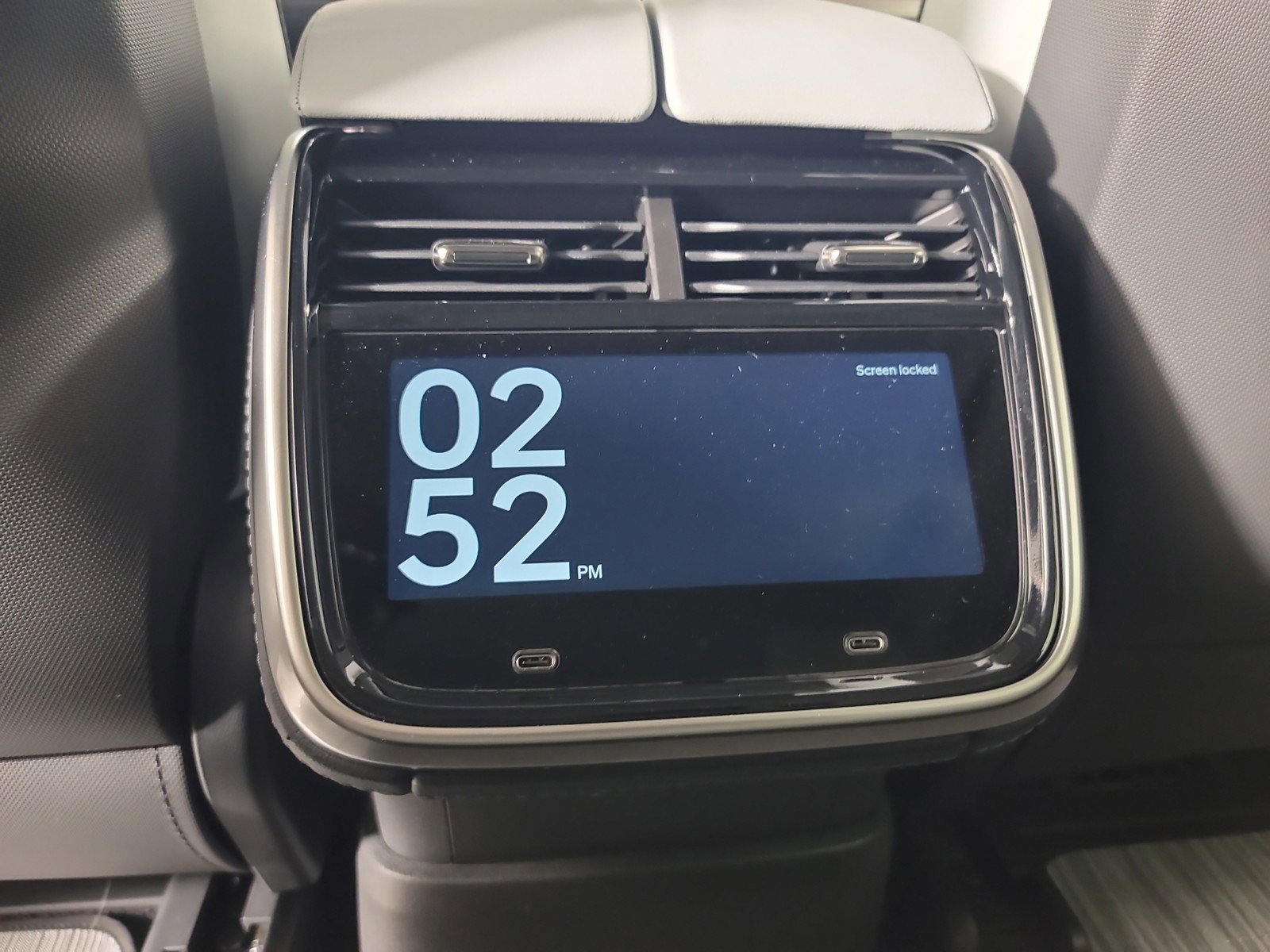 Used 2024 Rivian R1S Adventure image 30