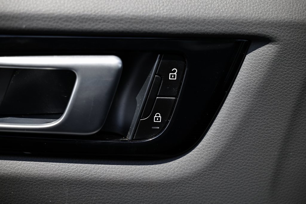 Used 2022 Porsche Cayenne Platinum Edition image 18