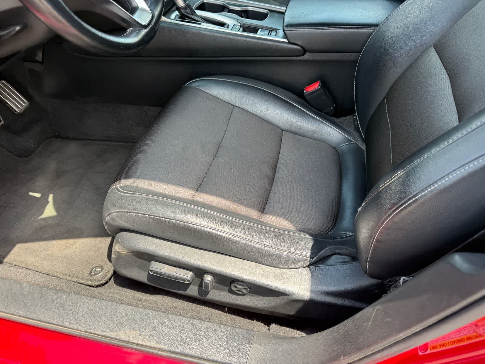 Used 2018 Honda Accord Sport image 19