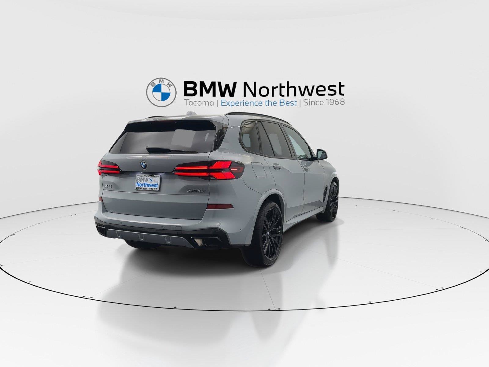 Used 2024 BMW X5 xDrive40i w/ M Sport Package AWD/4WD image 3