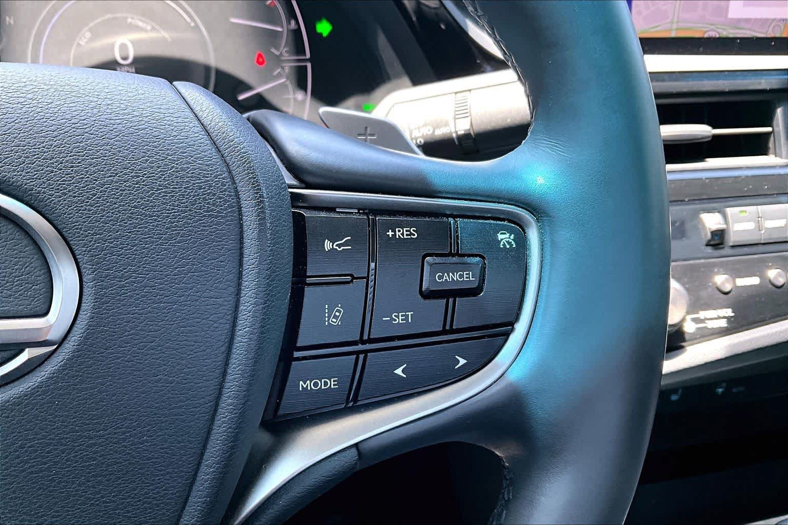 Used 2025 Lexus ES 300h w/ Premium Package FWD image 24