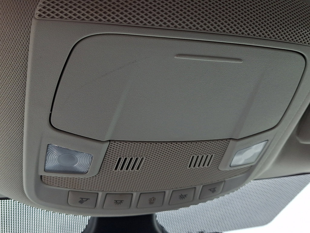 Used 2024 Ford Edge Titanium image 32